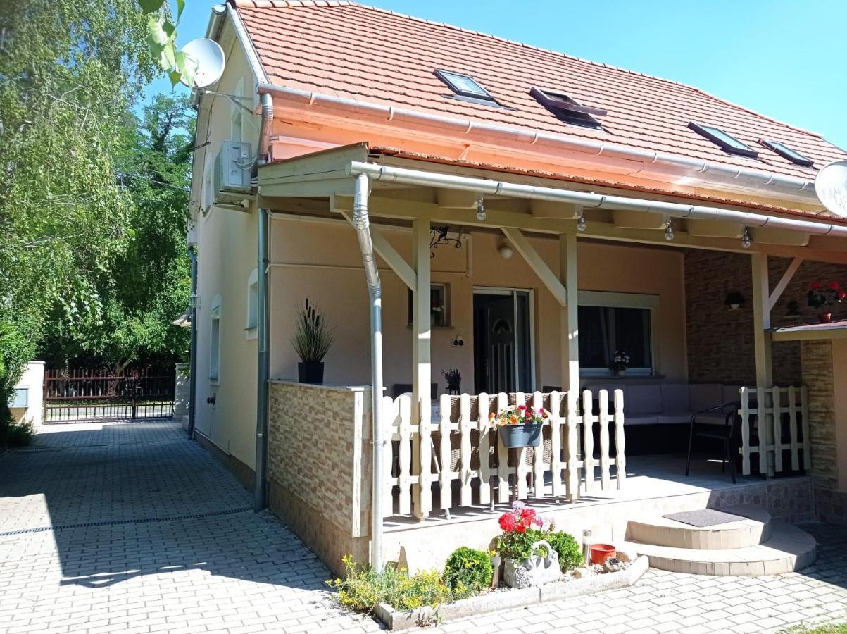 Sommer Ferienhaus Balatonszarszo Bagian luar foto